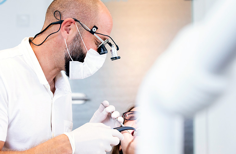 Jan Steffens - Zahnarztpraxis Weilerswist Implantate Zahnersatz Implantate